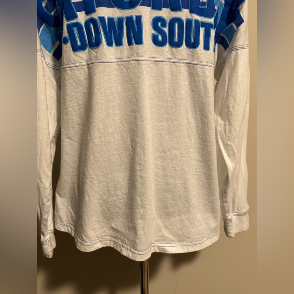 EUC Saturday Down South Blue & White Bud Light Graphic Long Sleeve size small - Picture 9 of 10